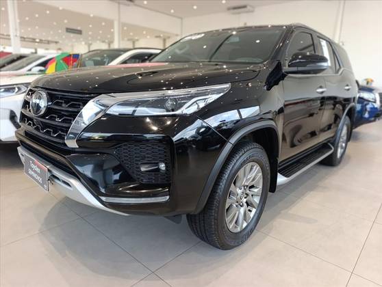 TOYOTA HILUX SW4 2.8 D-4D TURBO DIESEL SRX 7L 4X4 AUTOMÁTICO